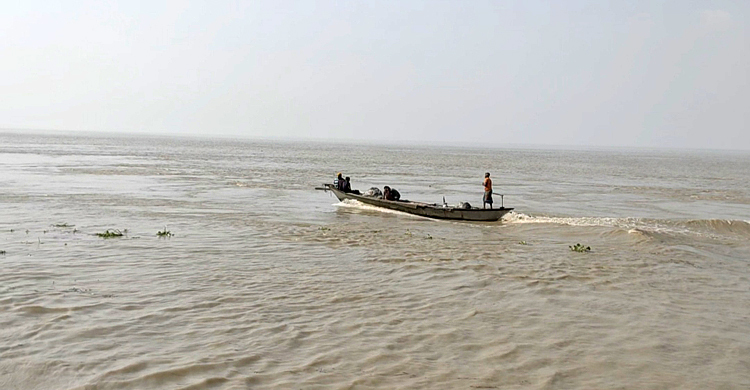 শরীয়তপুরে নৌ-পুলিশের ওপর হামলা, আহত ৮