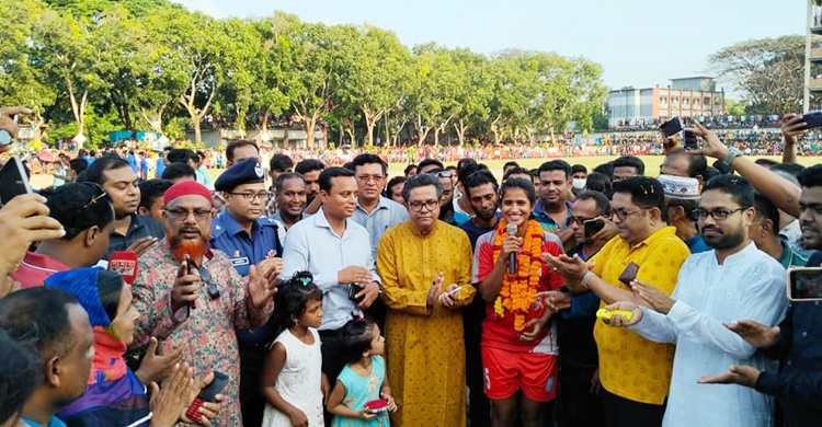 সাতক্ষীরায় প্রীতি ম্যাচে জিতলেন মাসুরা, দেখলেন হাজারো দর্শক