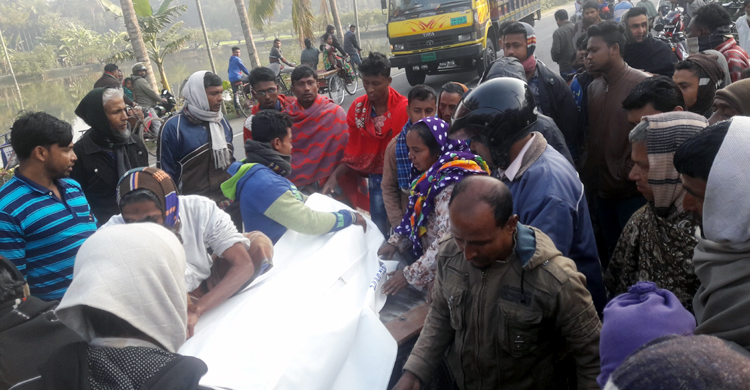 সাতক্ষীরায় বাসচাপায় ব্যবসায়ী নিহত