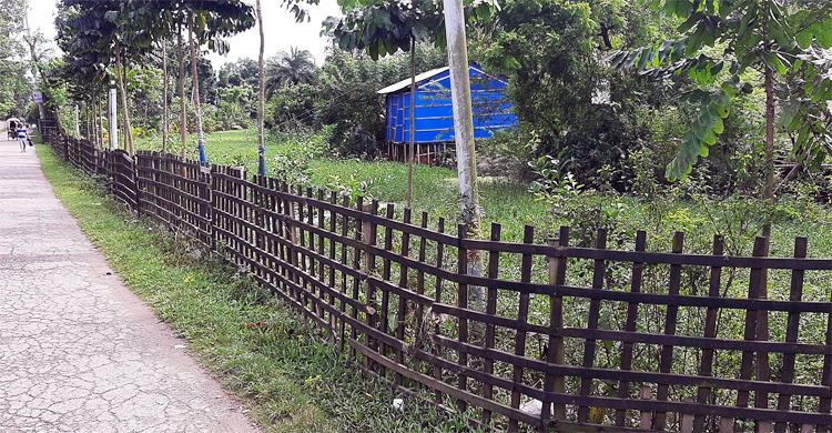 সাতক্ষীরায় এনজিওর বিরুদ্ধে সরকারি খাল দখলের অভিযোগ