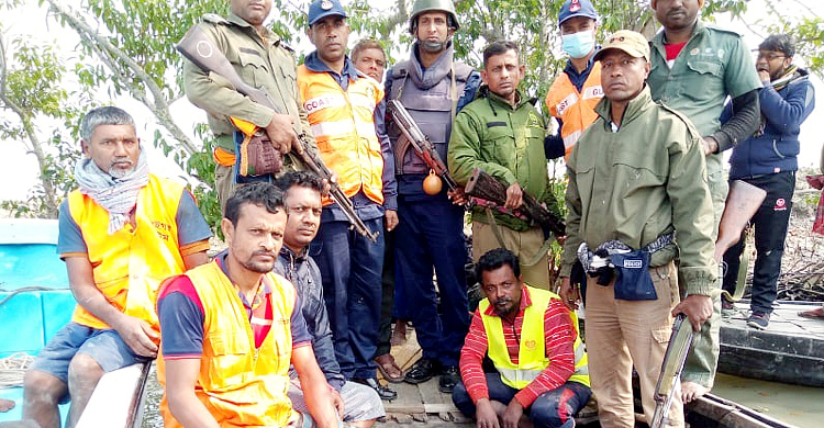 বাঘের আক্রমণে ক্ষত-বিক্ষত জেলের মরদেহ ১২ ঘণ্টার পর উদ্ধার