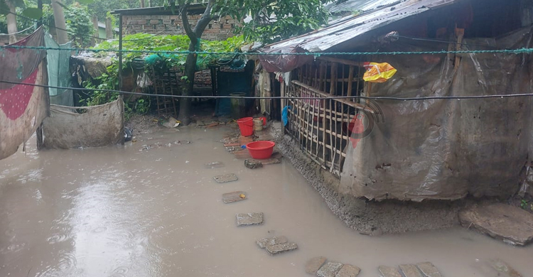 সাতক্ষীরায় তিন দিন ধরে বৃষ্টি, নিম্নাঞ্চল প্লাবিত