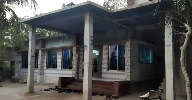 নামাজ শেষে মসজিদ প্রাঙ্গণে সংঘর্ষে জড়াল ছেলে, প্রাণ গেল বাবার