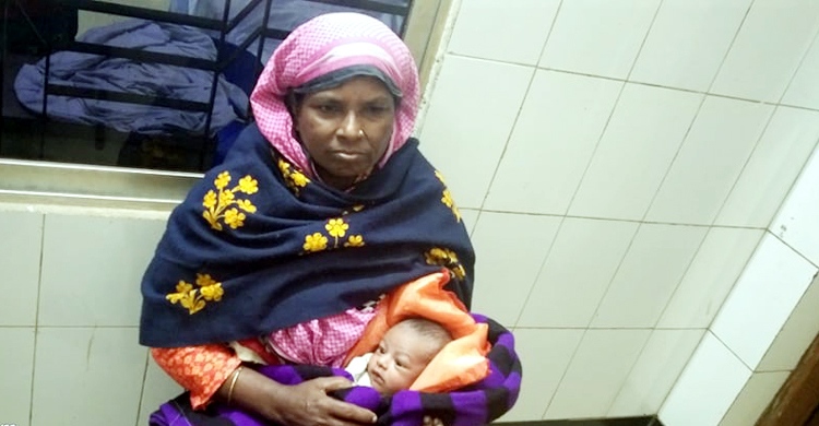 পাগলির ফুটফুটে সন্তান নিয়ে বিপাকে হাসপাতাল কর্তৃপক্ষ