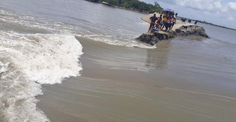 ‘বুলবুল’র প্রভাবে কর্মকর্তা-কর্মচারীদের ছুটি বাতিল