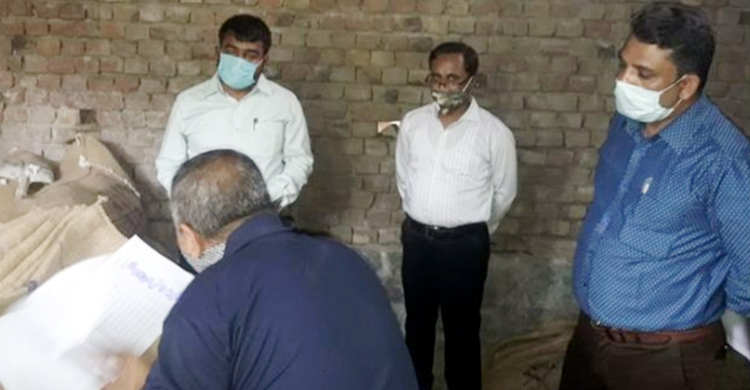 পশুখাদ্যের সঙ্গে পাওয়া গেল ১১৬ বস্তা সরকারি চাল