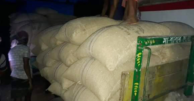 ব্যবসায়ীর গুদাম থেকে ৫০ টন সরকারি গম উদ্ধার, আটক ৩