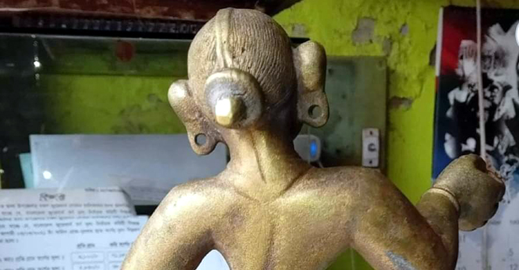 পুকুরে মিলল ৪০০ বছরের পুরনো মূর্তি