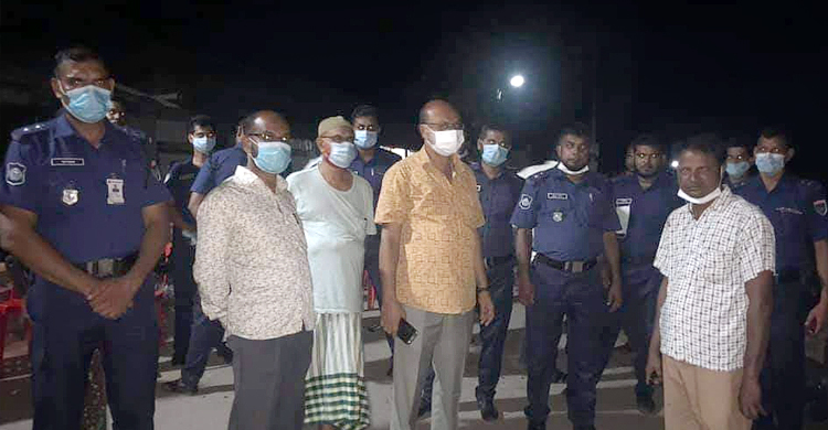 সাতক্ষীরায় র‍্যাবের ওপর গ্রামবাসীর হামলা, আহত ৬