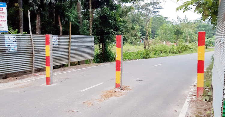 রাস্তায় পুতে রাখা খুঁটিতে মোটরসাইকেল ধাক্কায় প্রাণ গেল কিশোরের
