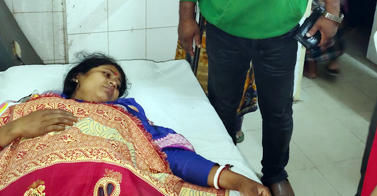 সাতক্ষীরায় নির্বাচনী প্রচারণায় বোমা হামলা, নৌকার প্রার্থী আহত