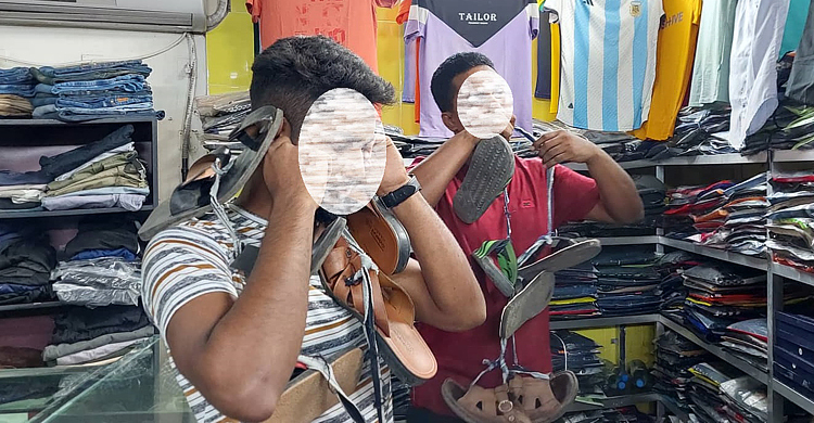 দোকানে চুরির অভিযোগে দুই কর্মচারীকে জুতার মালা, আটক ২