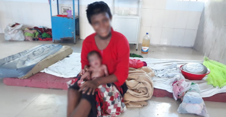 পাগলির কোলে ‘মহারানী’