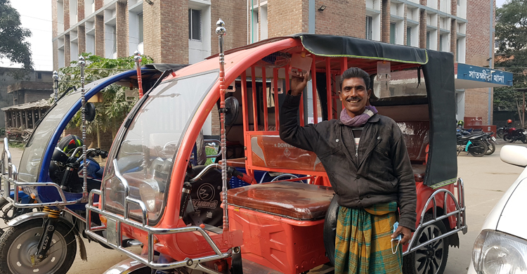সাফিয়া-মারিয়াদের ‘একমাত্র সম্বল’ ইজিবাইকটি উদ্ধার করল পুলিশ