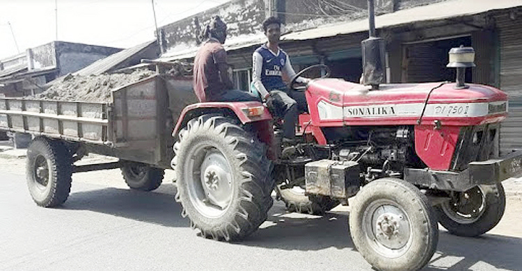 ট্রাক্টরের ধাক্কায় দুই ইটভাটা শ্রমিক নিহত