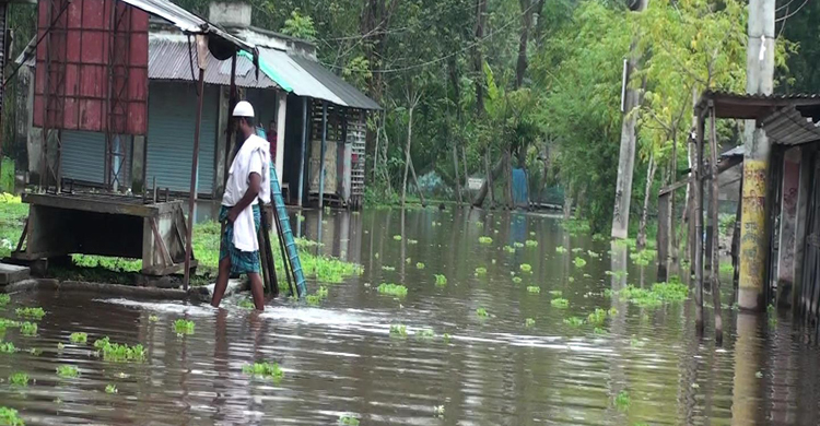 বাড়ি থেকে বের হতে পারছেন না পৌর এলাকার লক্ষাধিক মানুষ