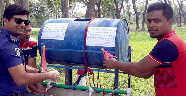হাত ধুয়ে থানায় প্রবেশ করতে হবে সেবাপ্রার্থীকে