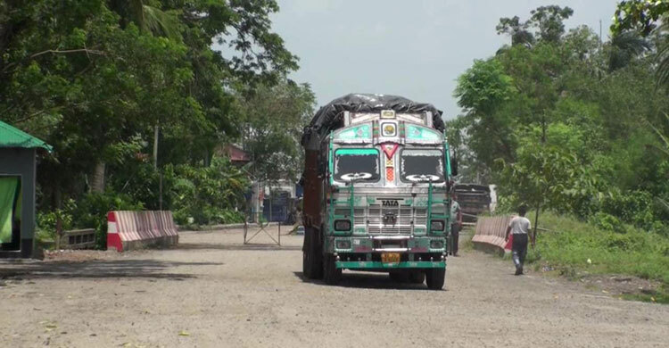 চারদিন পর ভোমরা বন্দর দিয়ে এলো ভারতীয় পেঁয়াজ