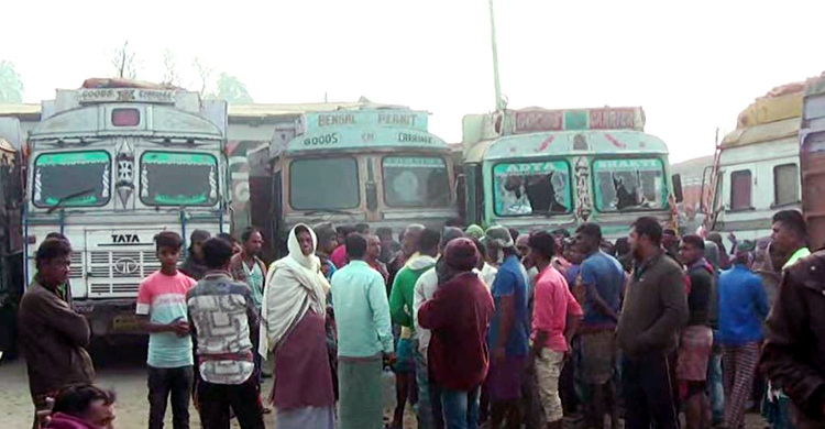 ভারতীয় দুই ট্রাকের মাঝে পিষ্ট হয়ে বাংলাদেশি শ্রমিক নিহত