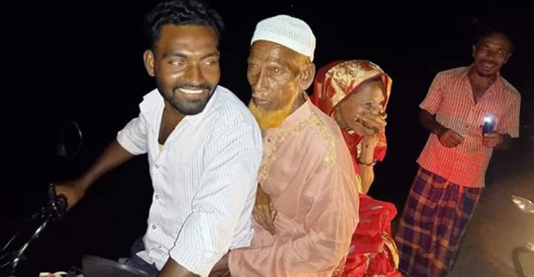 বেনারসিতে হাসিমুখে স্বামীর বাড়ি গেলেন ৭০ বছরের আনোয়ারা