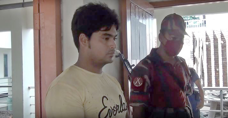 পাথরের ভেতর ফেনসিডিল পাচার, ভারতীয় ট্রাকচালক ধরা