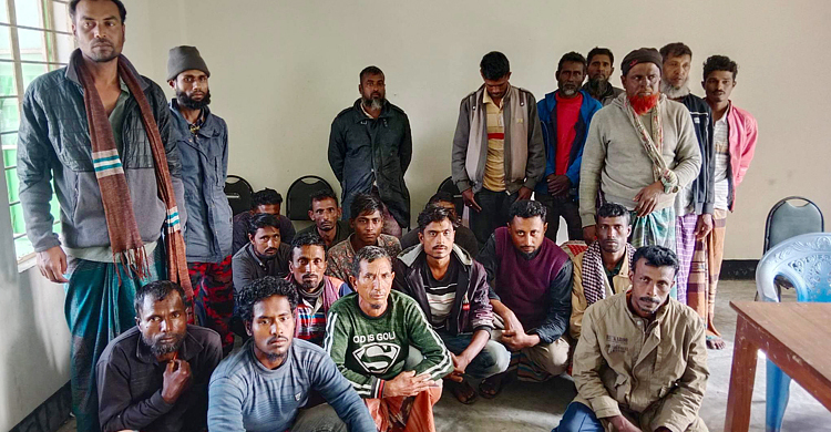 সুন্দরবনের অভয়ারণ্যে মাছ শিকার, ট্রলার-নৌকাসহ ১৭ জেলে আটক