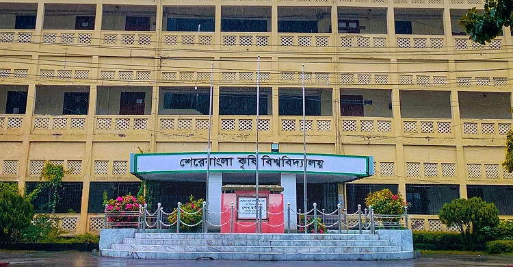 সমাবর্তনের অপেক্ষায় গ্র্যাজুয়েটরা, ‘মাথাব্যথা’ নেই উপাচার্যের