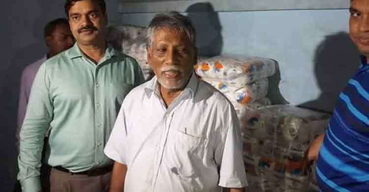 স্টকে চার টন লবণ : বিক্রি না করায় ব্যবসায়ী আটক