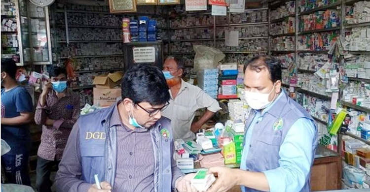 আশুলিয়ায় অভিযানে ২২ ধরনের ওষুধ জব্দ