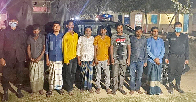 আশুলিয়ায় ৮ জুয়াড়ি আটক