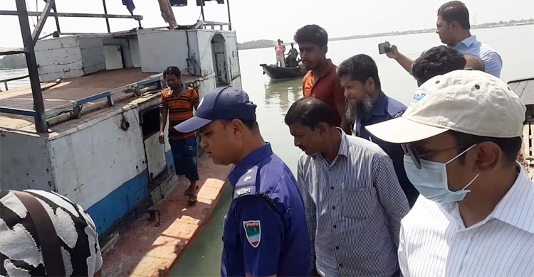 শ্যামনগরে বালু উত্তোলনের দায়ে দুজনের জরিমানা