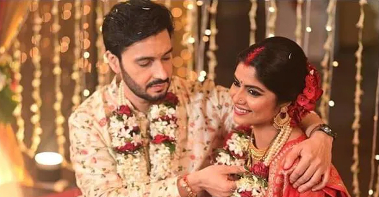 বিয়ের পিঁড়িতে সায়ন্তনী ঘোষ