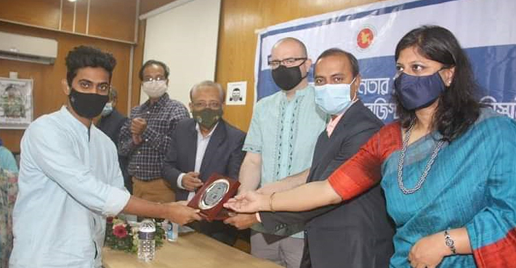 শেকৃবিতে বিশ্ব অ্যান্টিমাইক্রোবিয়াল সচেতনতা সপ্তাহ পালিত