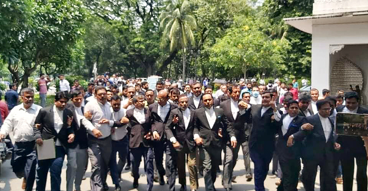 আইনমন্ত্রী-অ্যাটর্নি জেনারেলের পদত্যাগ দাবি