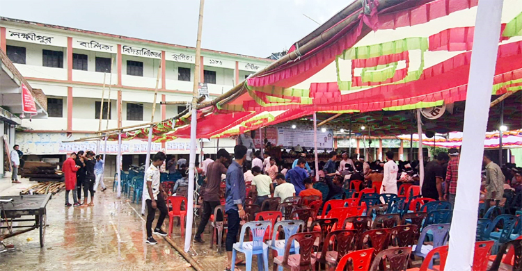 স্কুলমাঠে ছাত্রলীগের সংবর্ধনা, ক্লাস করা হলো না শিক্ষার্থীদের