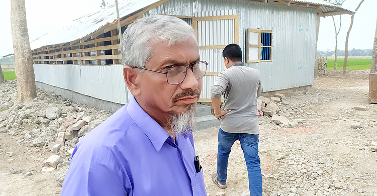 টেন্ডার ছাড়াই স্কুলের মালামাল বিক্রি করলেন সভাপতি-প্রধান শিক্ষক