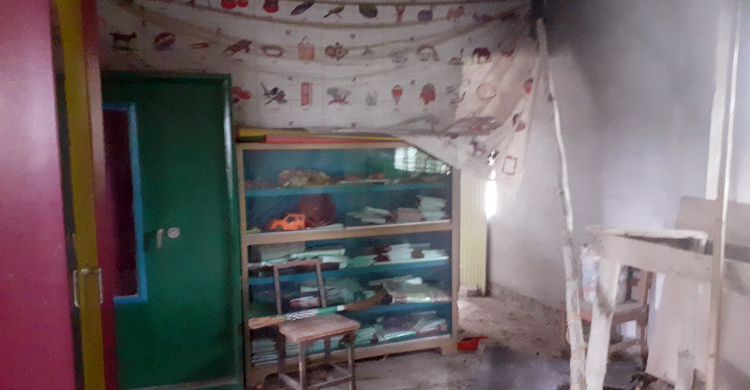 ছাগল থাকার পাশের রুমে ৩ বছর ধরে প্রাথমিকের পাঠদান!