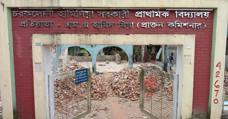 পাঠদানের বিকল্প ব্যবস্থা ছাড়াই ভাঙা হচ্ছে শতাধিক স্কুল ভবন
