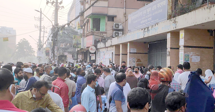 পুরোদমে ক্লাস চালু: মুখরিত স্কুল প্রাঙ্গণ