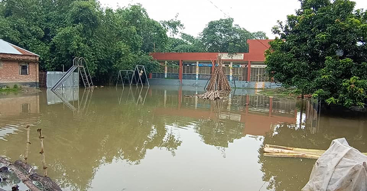 স্কুলের মাঠ নাকি পুকুর!