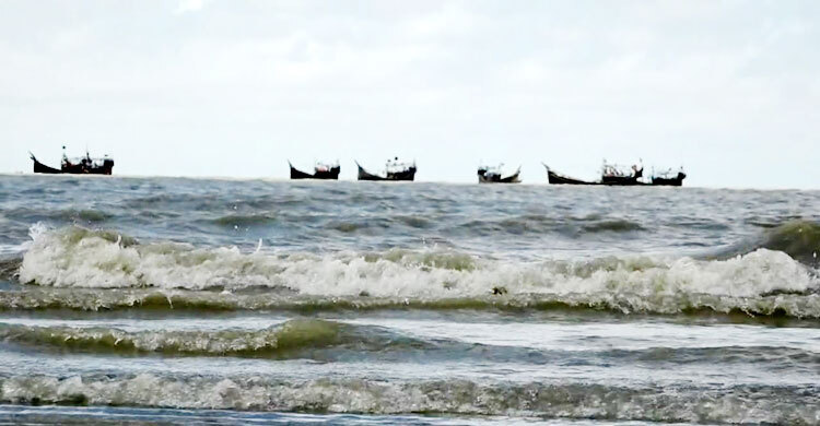 বঙ্গোপসাগরে ট্রলার উল্টে মালিক নিহত