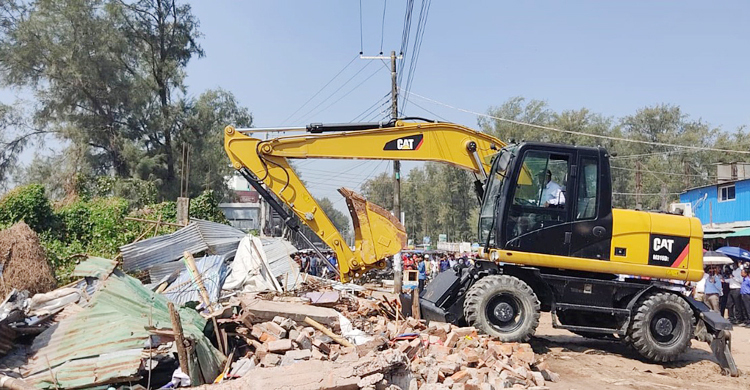 সৈকতের বালিয়াড়ি থেকে ২৬০ দোকান উচ্ছেদ