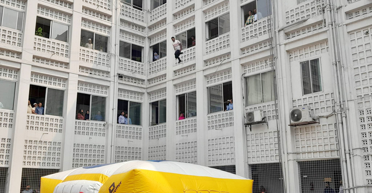 ধোঁয়ায় ছেয়ে গেলো সচিবালয়ে এক নম্বর ভবন, তারপর...