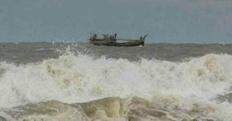 উত্তাল সাগরে ৭ ট্রলার ডুবে নিখোঁজ ২০ জেলে, একজনের মরদেহ উদ্ধার