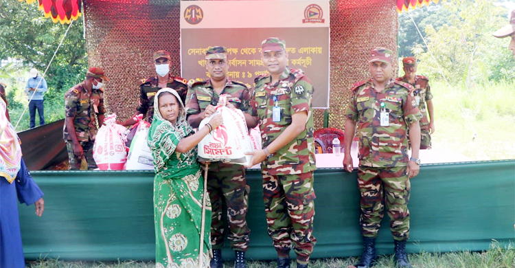 মুন্সিগঞ্জে সেনাবাহিনীর ত্রাণ বিতরণ