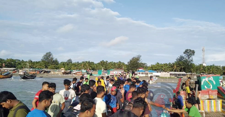 সেন্টমার্টিন থেকে ফিরলেন আটকেপড়া ২৫০ পর্যটক