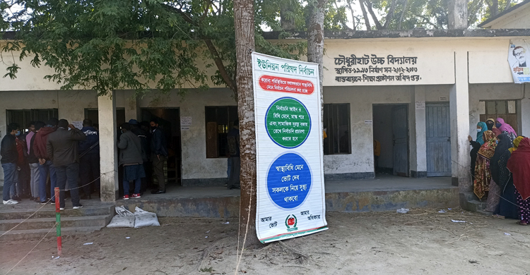 কেন্দ্রে হাতবোমা বিস্ফোরণ, পুলিশের ধাওয়ায় পালালো দুর্বৃত্তরা