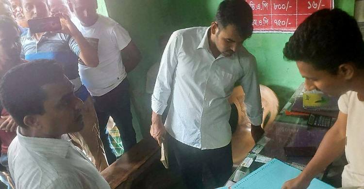 সারের কৃত্রিম সংকট তৈরি, তিন প্রতিষ্ঠানকে ৭০ হাজার টাকা জরিমানা