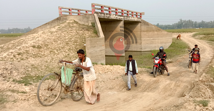 ১১ বছরেও কাজে আসেনি সেতুটি