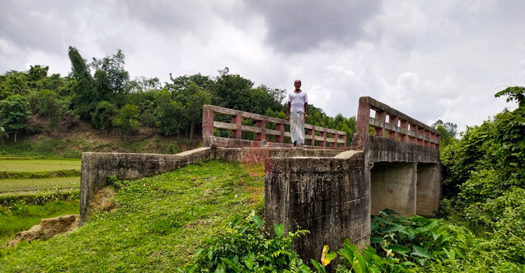 ৬ বছরেও হয়নি সংযোগ সড়ক